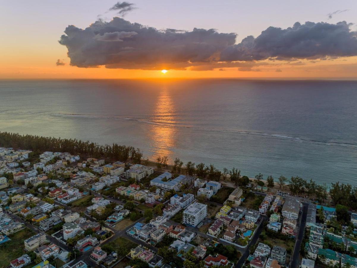Les Cerisiers Beach Residence, Cosy And Modern 3 Bedroom Apartment Located 50 Metres From The Beach And From All Amenities And Restaurants On The Coastal Road Flic-en-Flacq Exterior foto